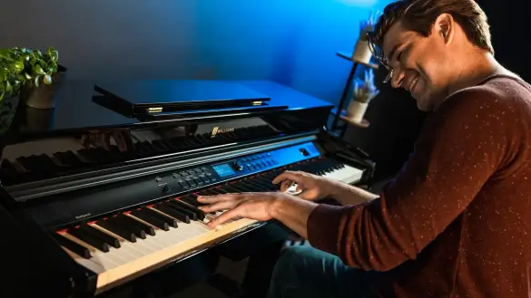 Piano Producer Pack – student learning music production and piano with Logic Pro in Marbella
