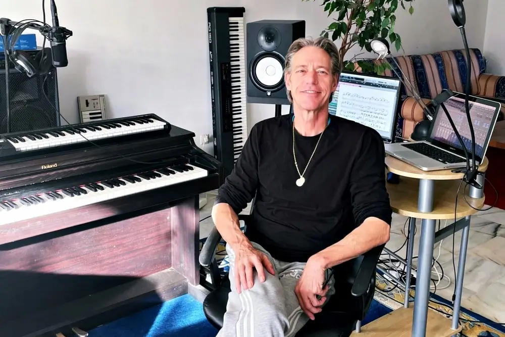Jens-Ebert Nordbjerg aka. Piano Jens Marbella, sitting at the piano in his Marbella studio